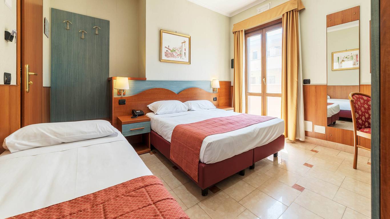 Hotel-Riviera-Fiumicino-Roma-Foto-2023-camera-tripla-hotel-riviera-fiumicino-3