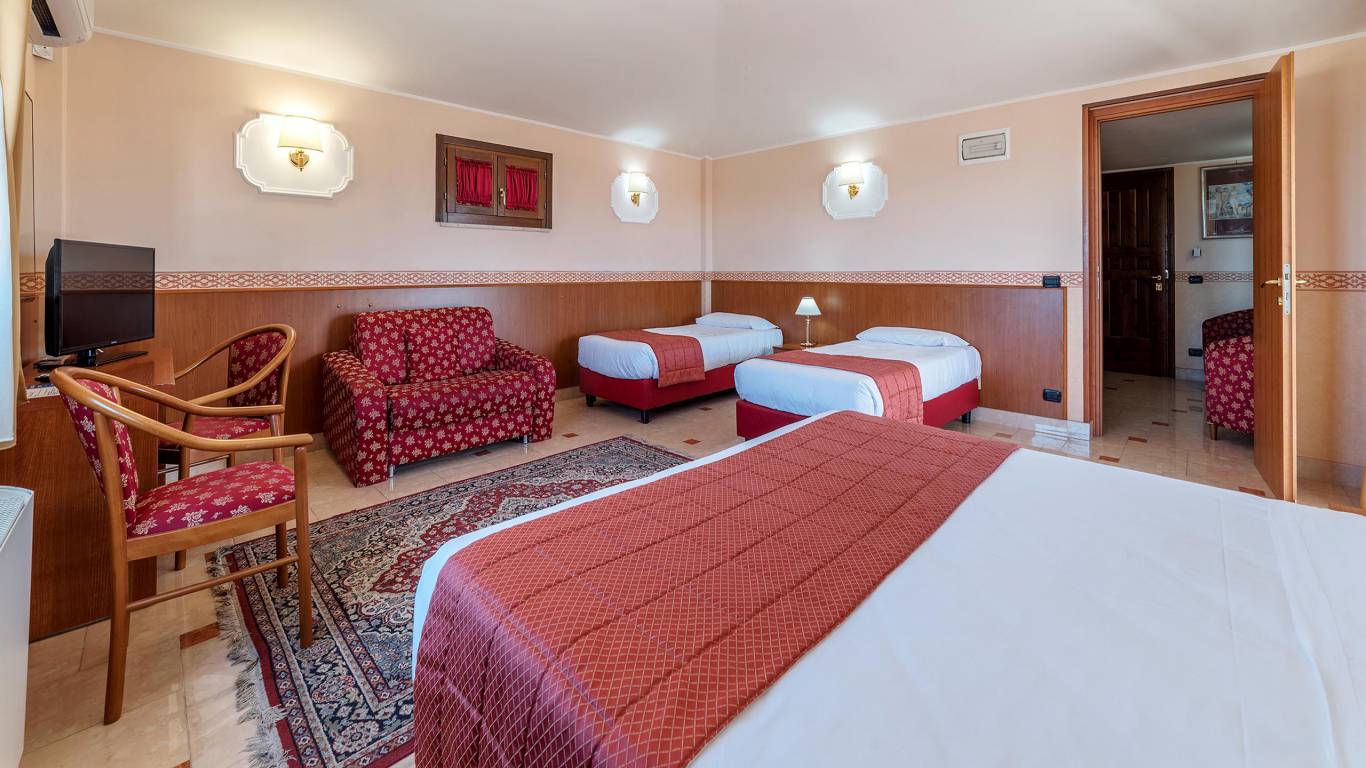 Hotel-Riviera-Fiumicino-Rome-Junior-Suite-2
