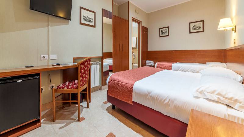 Hotel-Riviera-Fiumicino-Rome-triple-room-2